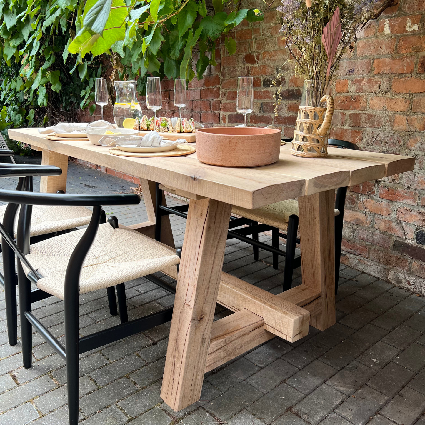 The Clover | Oak outdoor table